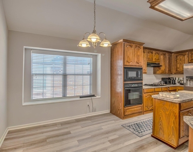 9453 Mirror Fountain Circle - Photo Thumbnail 14