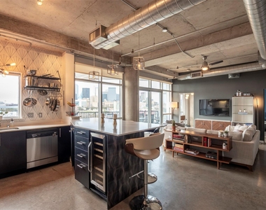 1001 Belleview Street - Photo Thumbnail 4