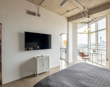 1001 Belleview Street - Photo Thumbnail 8