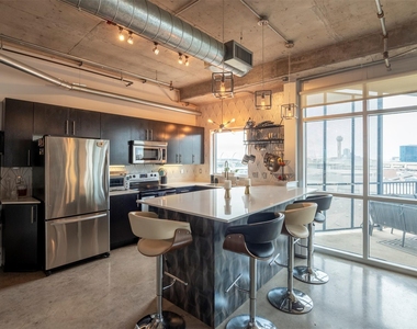 1001 Belleview Street - Photo Thumbnail 2
