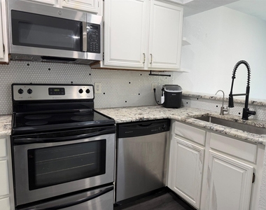 5740 Martel Avenue - Photo Thumbnail 7