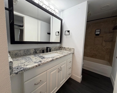 5740 Martel Avenue - Photo Thumbnail 9