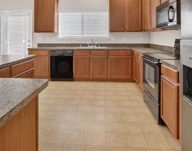 2917 Yoakum Street - Photo Thumbnail 10