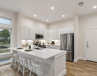 5021 Bryan Street - Photo Thumbnail 5