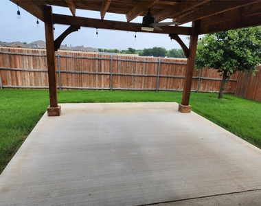 729 Watson Way - Photo Thumbnail 5