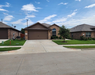 729 Watson Way - Photo Thumbnail 1