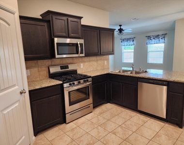 729 Watson Way - Photo Thumbnail 13