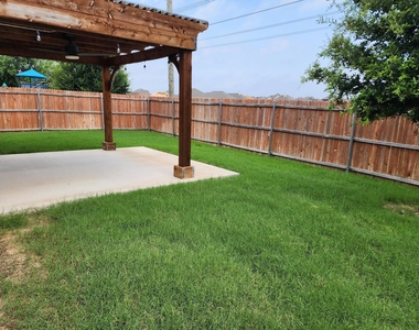 729 Watson Way - Photo Thumbnail 11