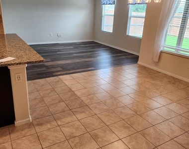 729 Watson Way - Photo Thumbnail 9