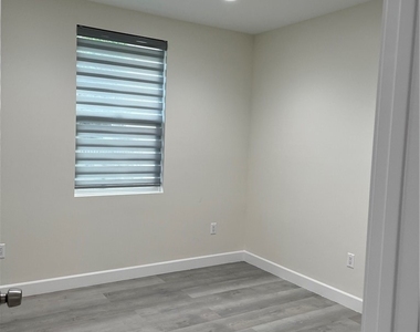 771 King Street - Photo Thumbnail 3