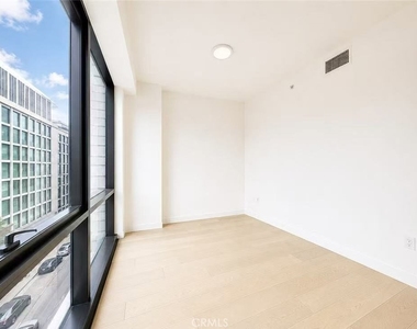 400 S Broadway - Photo Thumbnail 4
