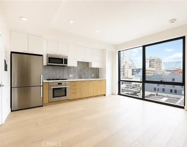 400 S Broadway - Photo Thumbnail 1
