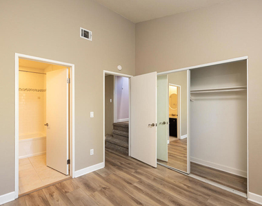 935 Goodman Avenue - Photo Thumbnail 19