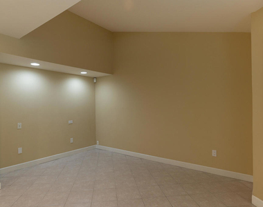 935 Goodman Avenue - Photo Thumbnail 14