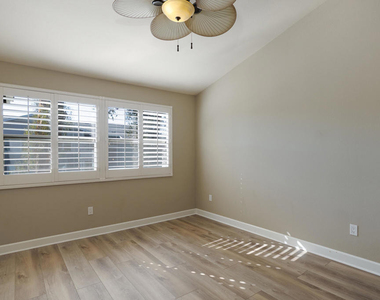 935 Goodman Avenue - Photo Thumbnail 15