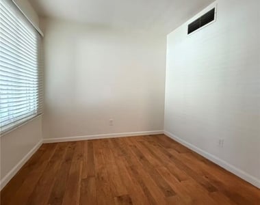 1650 S Campus Avenue - Photo Thumbnail 6