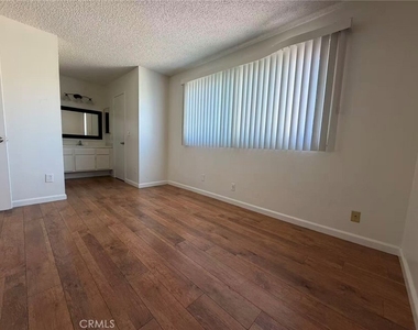 1650 S Campus Avenue - Photo Thumbnail 14
