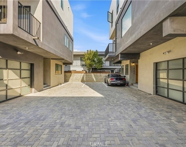 10156 Regent - Photo Thumbnail 5