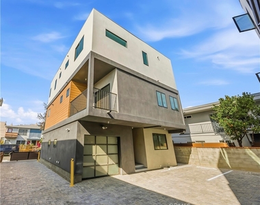 10156 Regent - Photo Thumbnail 4