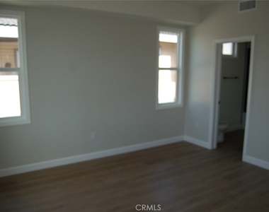 413 W Duarte Road - Photo Thumbnail 15