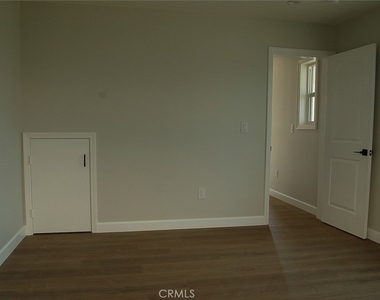 413 W Duarte Road - Photo Thumbnail 5