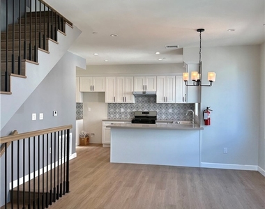 413 W Duarte Road - Photo Thumbnail 14