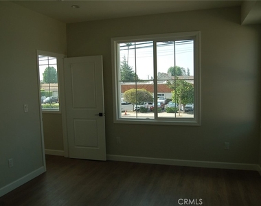 413 W Duarte Road - Photo Thumbnail 17