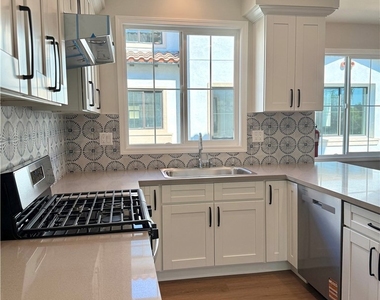413 W Duarte Road - Photo Thumbnail 12
