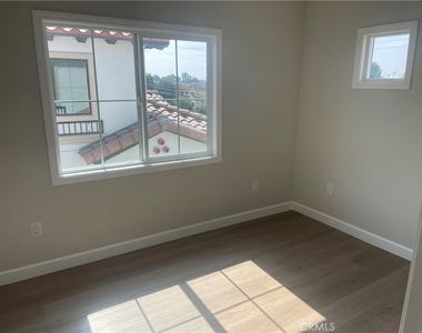 413 W Duarte Road - Photo Thumbnail 23