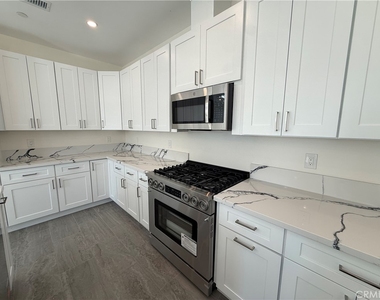 179 E 8th Street - Photo Thumbnail 11