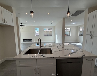 179 E 8th Street - Photo Thumbnail 8