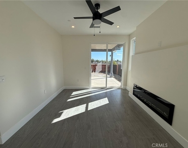 179 E 8th Street - Photo Thumbnail 10