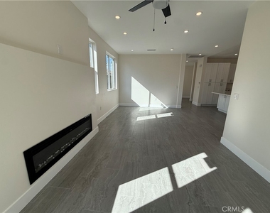 179 E 8th Street - Photo Thumbnail 9