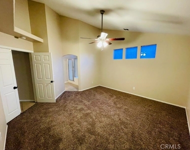 1050 Falcon Court - Photo Thumbnail 20