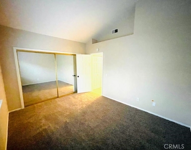 1050 Falcon Court - Photo Thumbnail 15