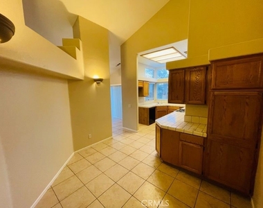 1050 Falcon Court - Photo Thumbnail 8