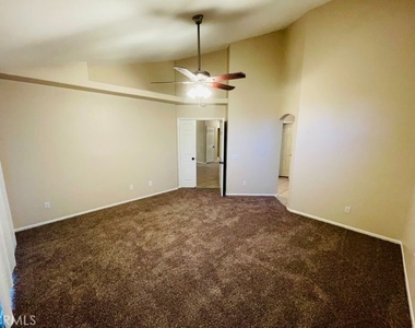 1050 Falcon Court - Photo Thumbnail 21