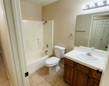 1050 Falcon Court - Photo Thumbnail 17