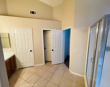 1050 Falcon Court - Photo Thumbnail 23