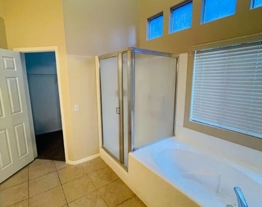 1050 Falcon Court - Photo Thumbnail 22