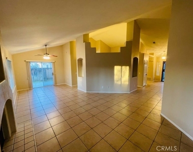 1050 Falcon Court - Photo Thumbnail 6