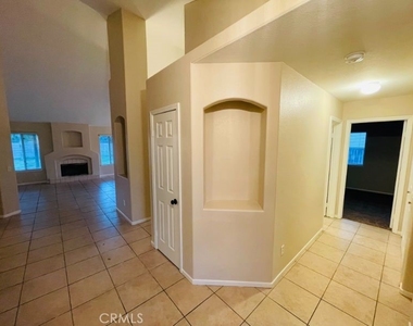 1050 Falcon Court - Photo Thumbnail 14