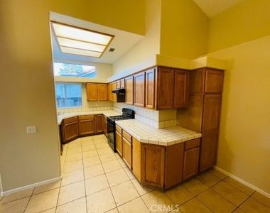 1050 Falcon Court - Photo Thumbnail 9