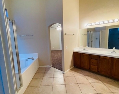 1050 Falcon Court - Photo Thumbnail 25