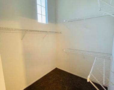 1050 Falcon Court - Photo Thumbnail 26