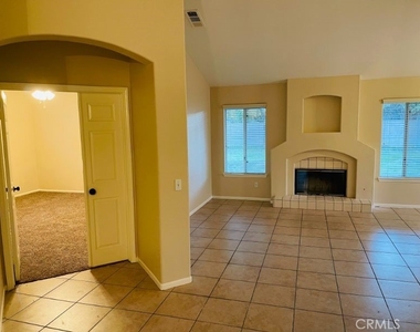 1050 Falcon Court - Photo Thumbnail 19