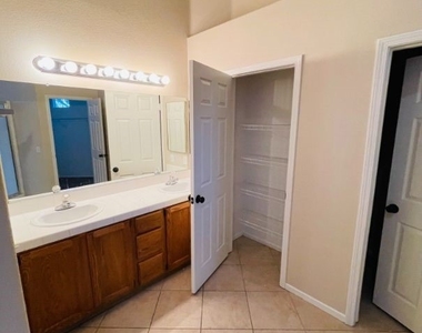 1050 Falcon Court - Photo Thumbnail 24