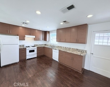 8465 Quartz Avenue - Photo Thumbnail 3