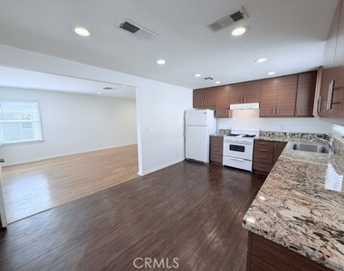 8465 Quartz Avenue - Photo Thumbnail 2