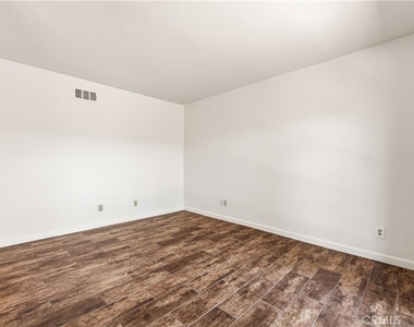27964 Redwood Glen Road - Photo Thumbnail 23